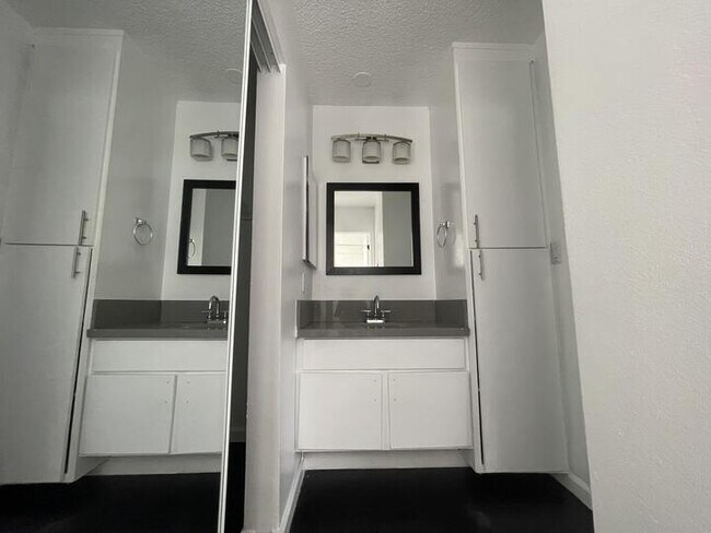 Photo - 6554 La Mirada Ave Unidad 19