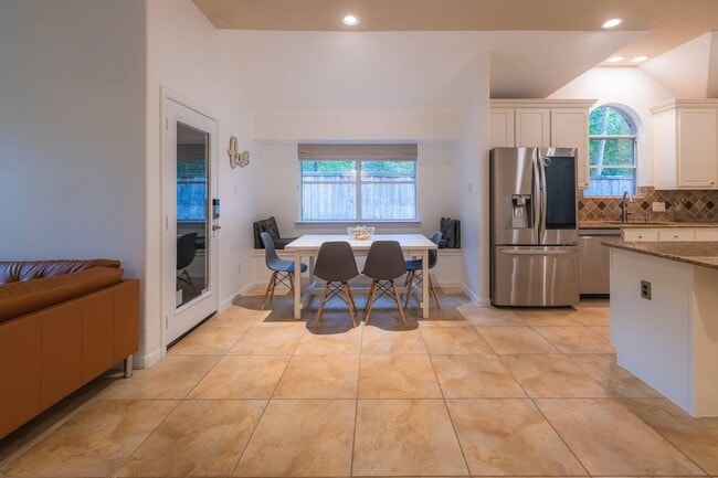 Photo - 6 Avenswood Pl