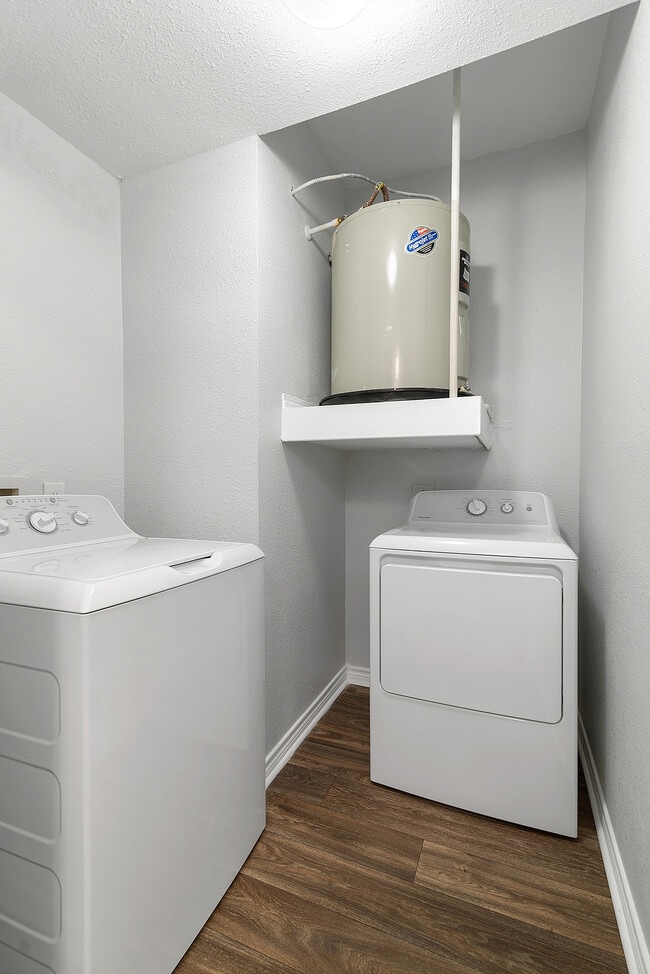 Apartment_Laundry_024_Providence_in_The_Park_Apartments