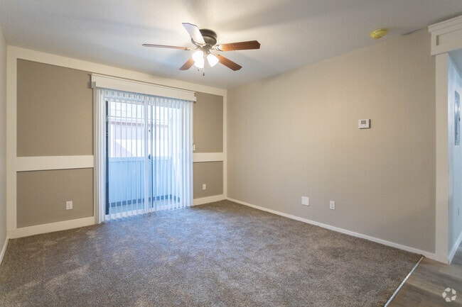 2BR, 1BA - 808 SF