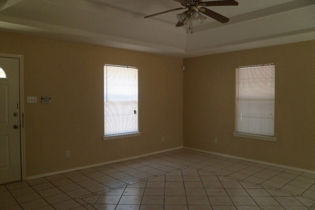 Photo - 1014 Stonehaven Blvd Unit 3