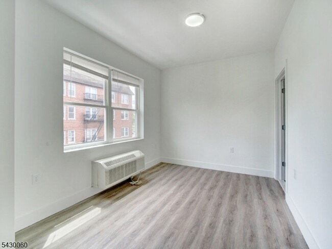 Photo - 1133-1133Stuyvesant Stuyvesant Ave.