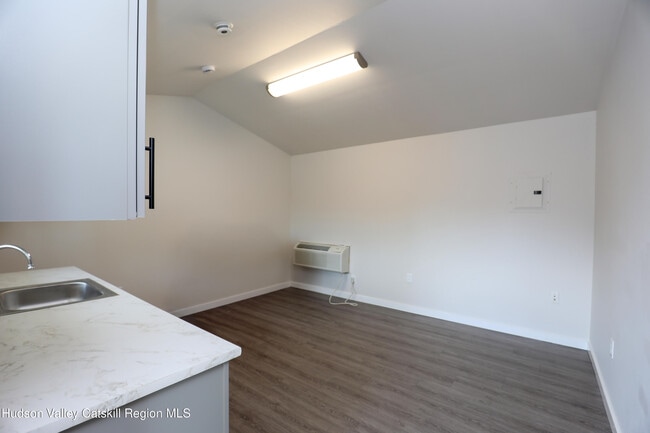 Photo - 669 Broadway