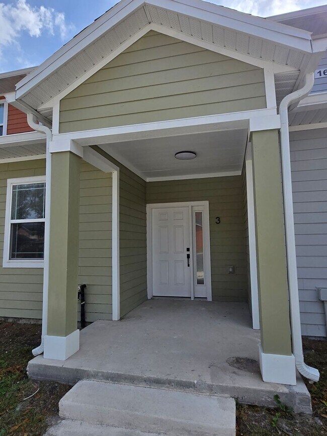 Photo - Eagle Trace Townhomes | 3BR/3.5BA | 2.3 Miles to UF– New Construction