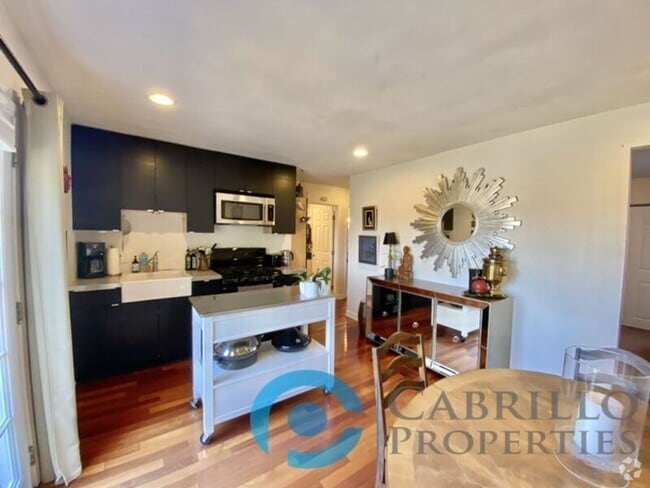 Building Photo - 3964 Manzanita Dr Unit #C Rental
