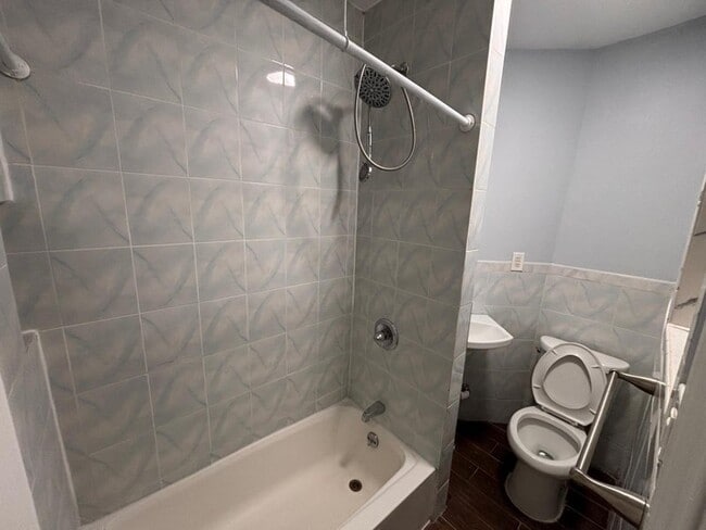 Photo - 211 64th St Unidad 10