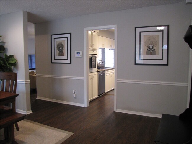 Photo - 7902 Meadowcroft Dr