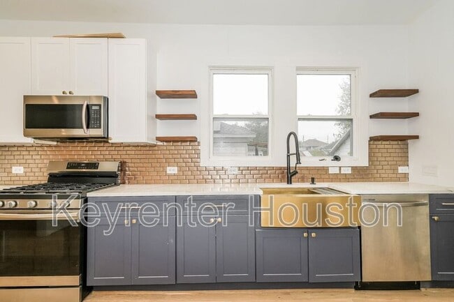 Building Photo - 231 Grace St