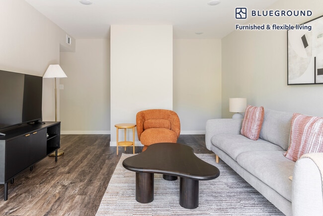 Photo - 2721 Midtown Ct Unidad FL2-ID1894