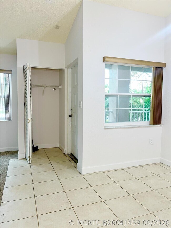 Photo - 2850 N Oakland Forest Dr Unit 215