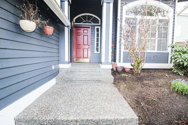 Building Photo - Well Maintained 1st Time Rental 4bed 3bath 2 Car 2076sf New Paint. Huge Fenced Backyard A/C