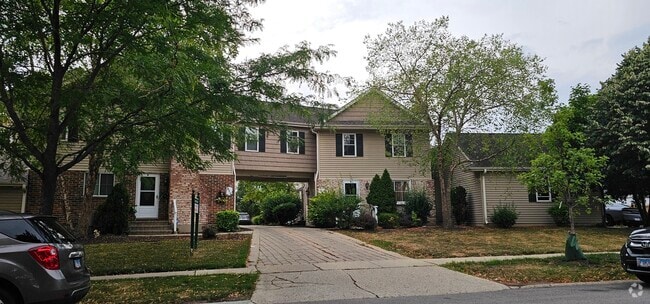 Building Photo - 833 Village Quarter Rd Unit A9 Rental