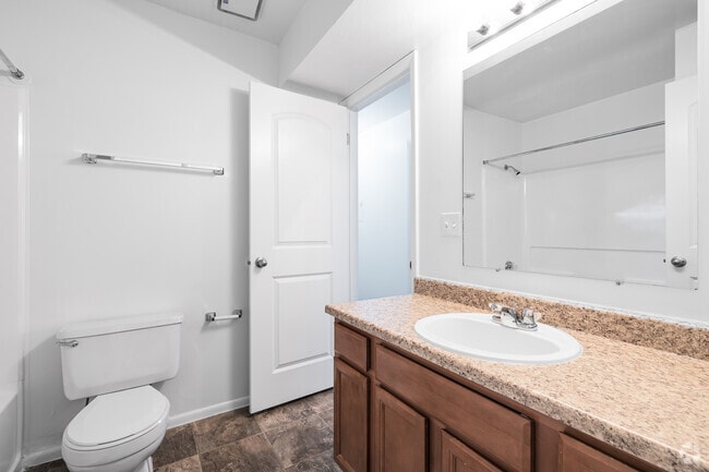 2BR, 1BA - 1,000SF - Bathroom