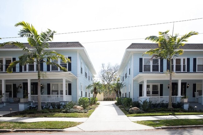 2916-2918 W Bay Vista Ave