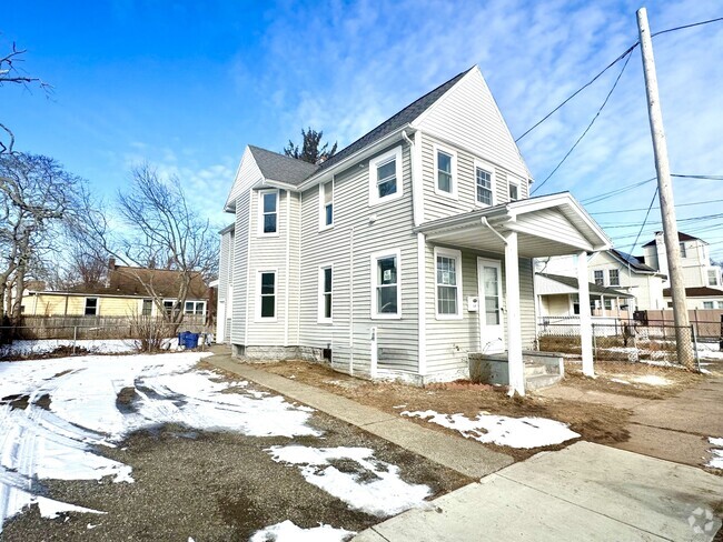 Building Photo - 47 Park St Unit #2 Rental