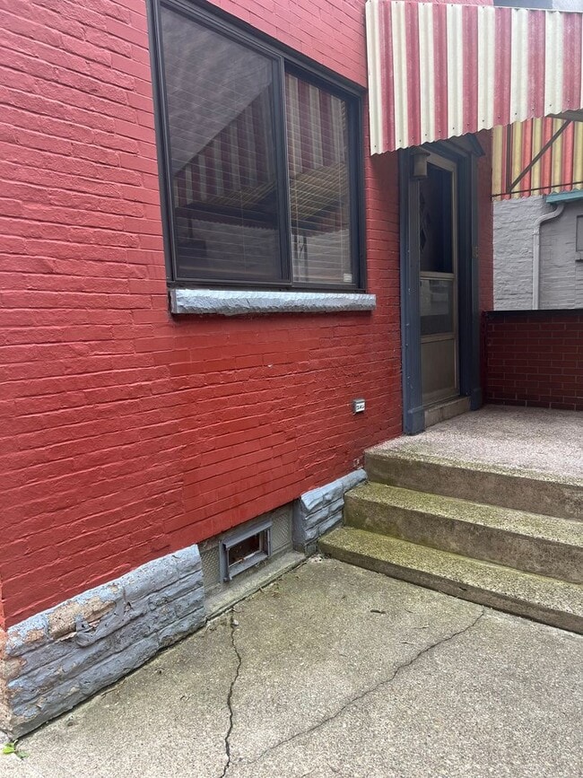 Photo - 2206 Sarah St