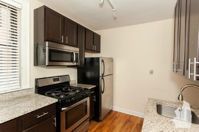 Photo - 4725 N Leavitt St Unit #  01