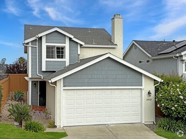 Building Photo - Charming 3B/2BA Oceanside Retreat with Mod... Rental