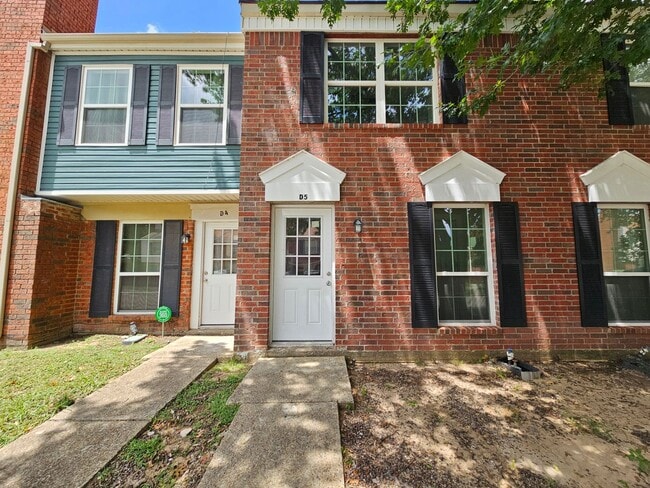 Building Photo - Recently rehabbed. Available now Rental