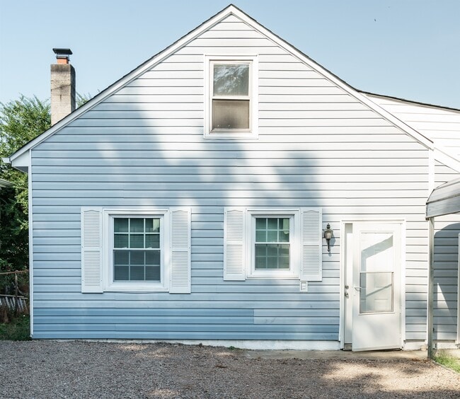 Front of Apartment - 203 Maple Ave Unit Apartment