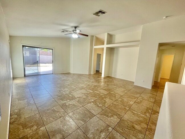 Photo - Fabulous 3-bedroom, 2-bathroom home For Rent in Avondale!!