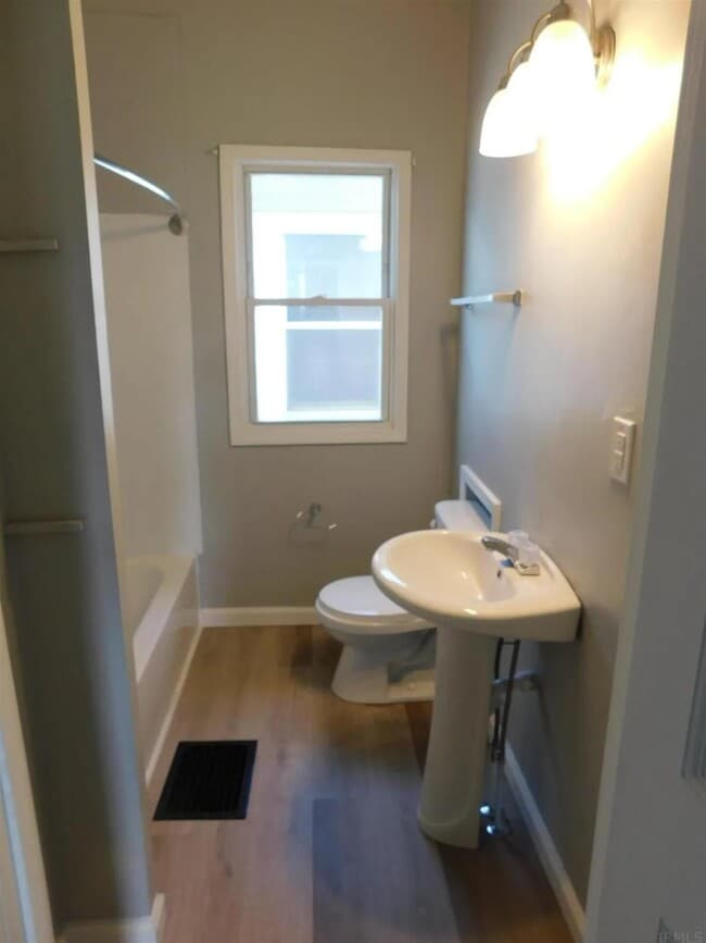 Building Photo - 912 W Missouri St Rental