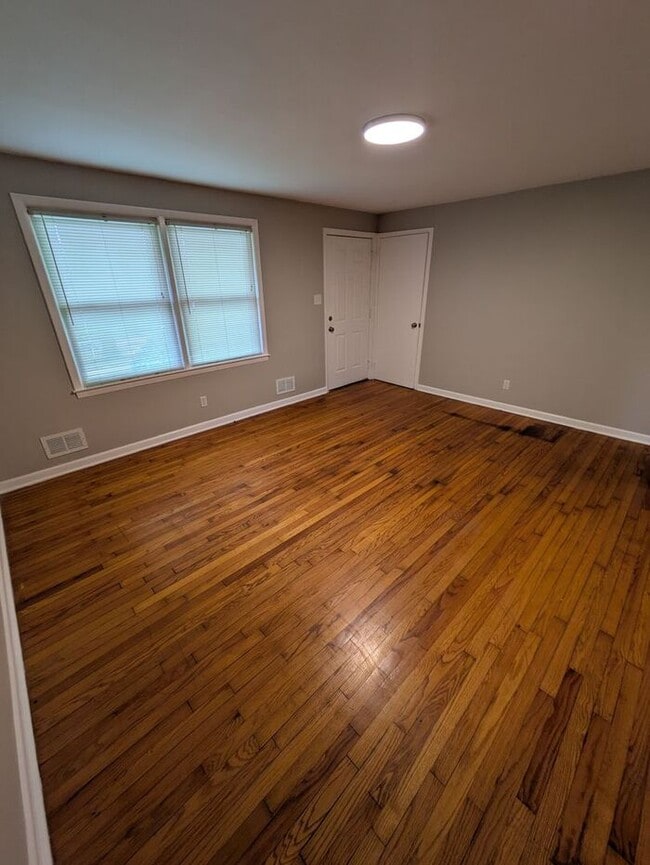 Photo - Recently Renovated 2BD/1BA Duplex in Hickory!