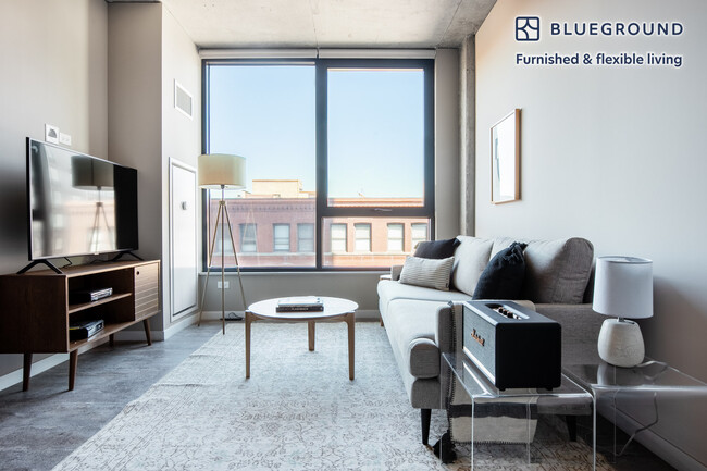 Building Photo - 939 W Washington Blvd Rental