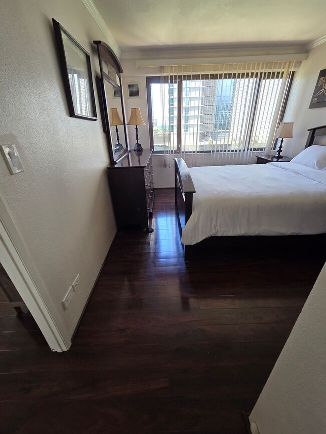 Building Photo - Furnished 1 bedroom in Waikiki Unit 1007