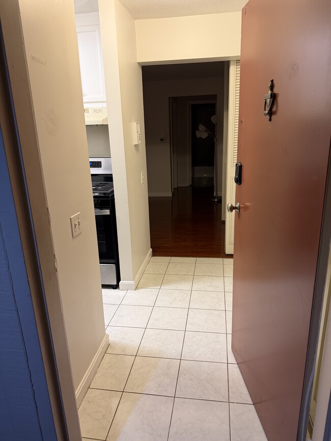 Building Photo - 66 Shrewsbury Green Dr Unit J