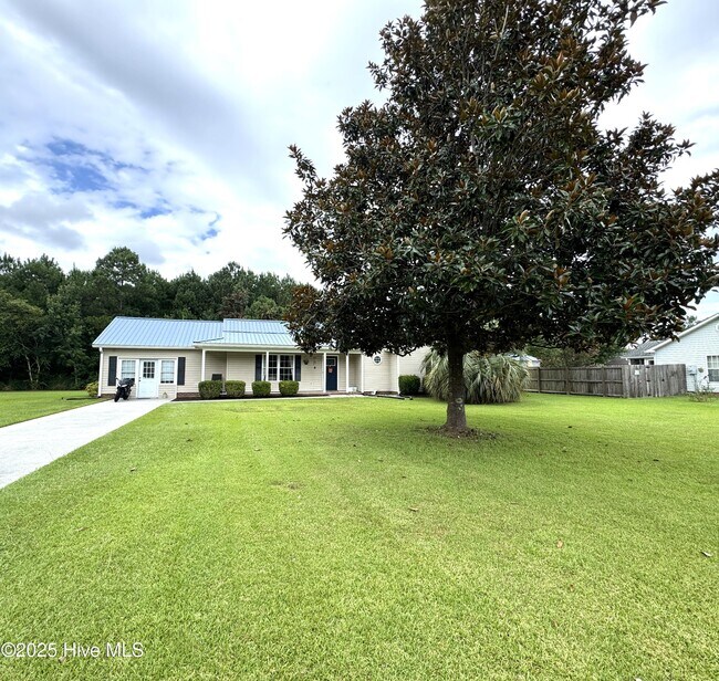 Photo - 304 Woody Way