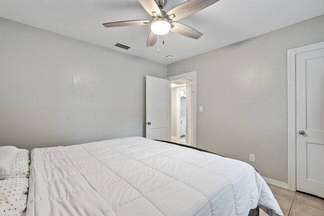 3011 W Van Buren Dr