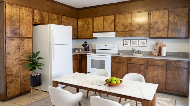 Country Club Apartments