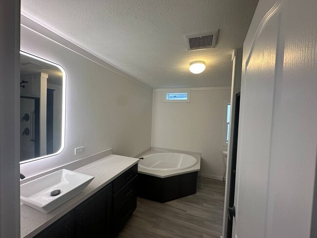 Photo - 5222 Greenwich Rd