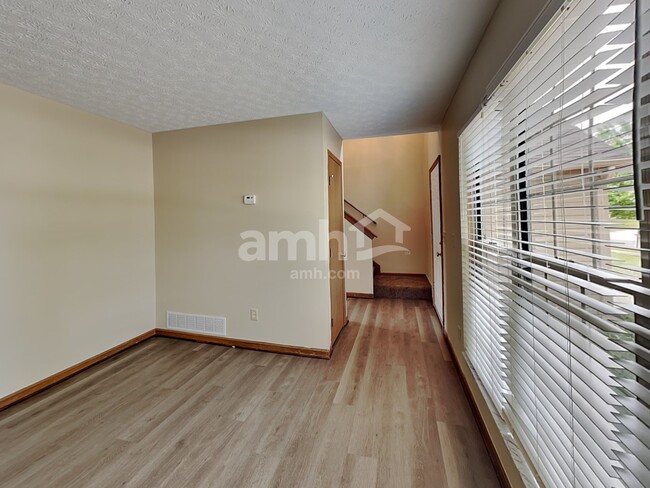 Photo - 172 Steiger Ct