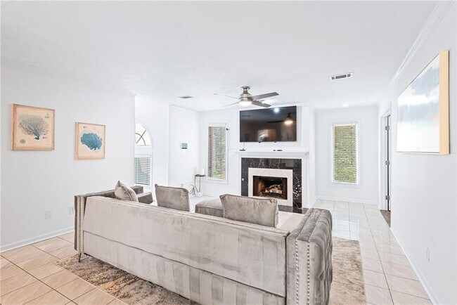 Photo - 24 St Claire Ln NE