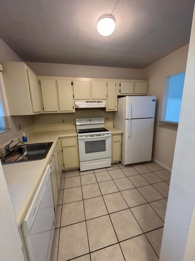 Photo - 21890 Lake Forest Cir Unit 102