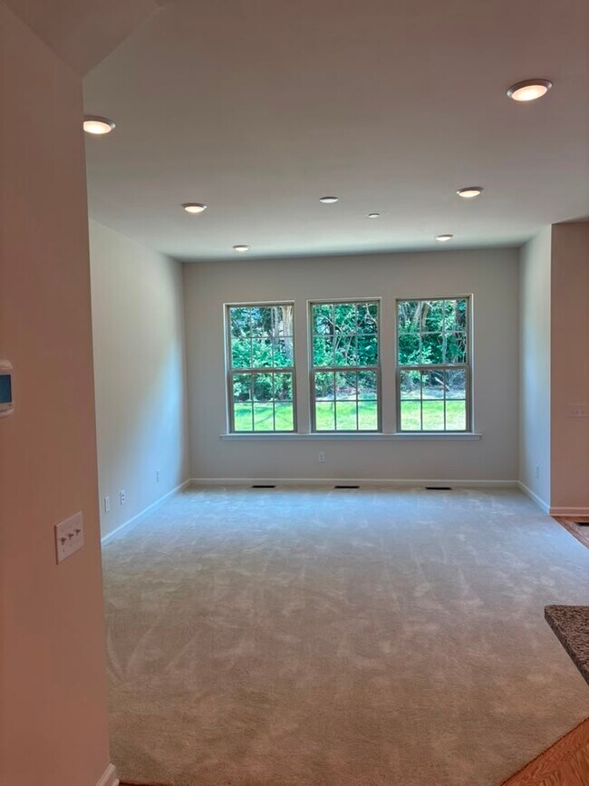 Photo - 112 S Buck Tavern Way