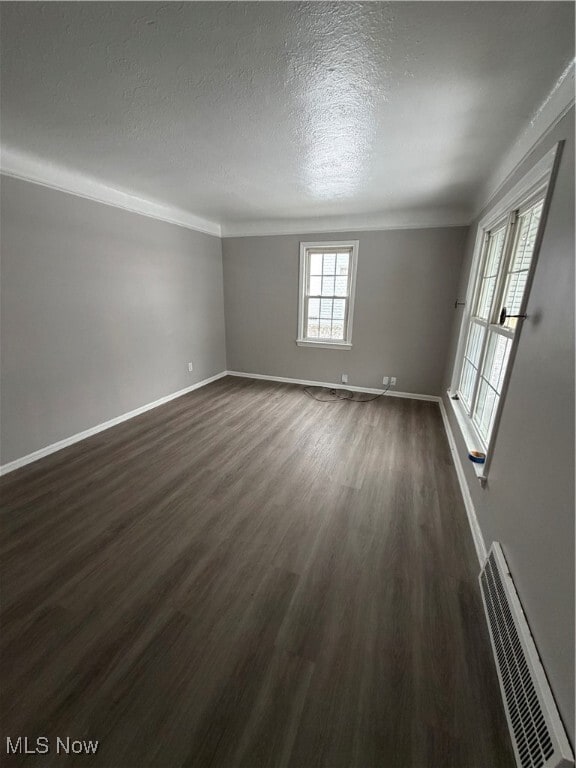 Photo - 920 E 218th St