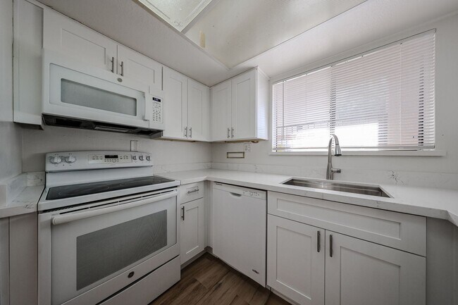 Photo - Amazing 3beds/2baths Townhome in Tempe!