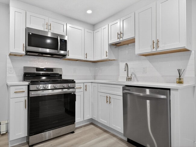 Photo - 469 Medford St Unidad 2