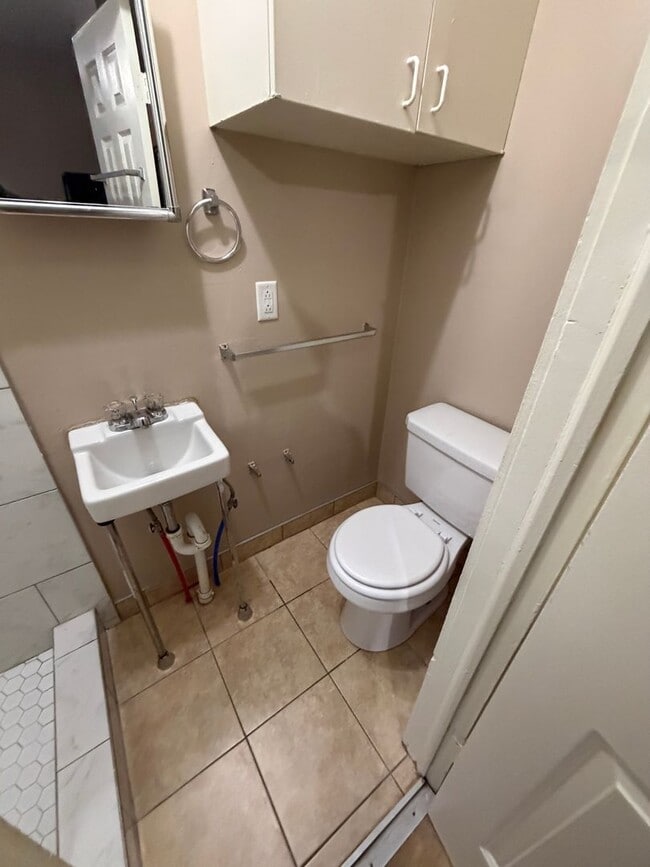 Photo - 2409 S Calhoun St Unit Apt 1