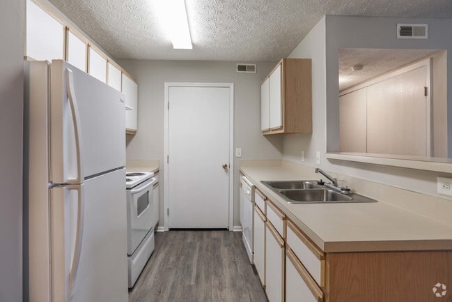 1 Bed/ 1 Bath - 735 Sq Ft.