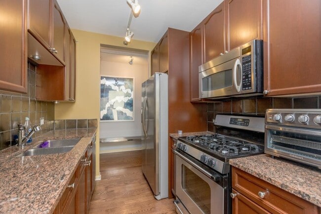 Photo - 330 W Grand Ave Unit 18F