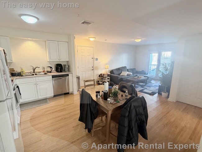 Building Photo - 11 Kent Ct Unit 4f