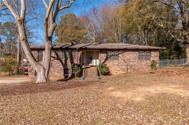 Building Photo - 905 Tanglewood Trail