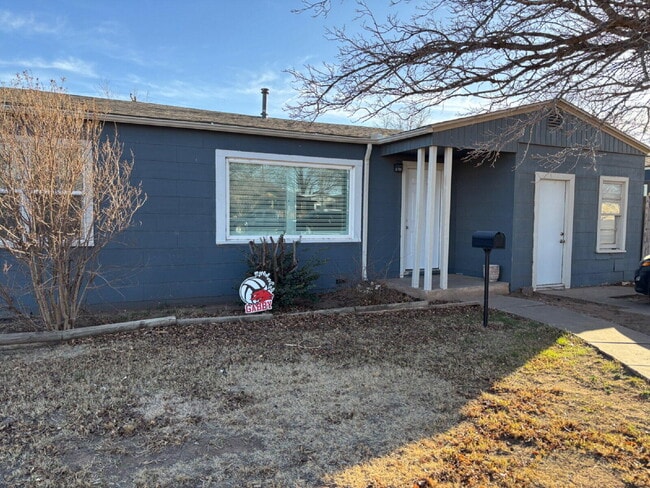 Building Photo - 114 Holly St