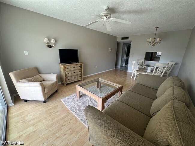 Building Photo - 200 Turtle Lake Ct Unit 306