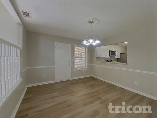 Photo - 114 Windsor Cir