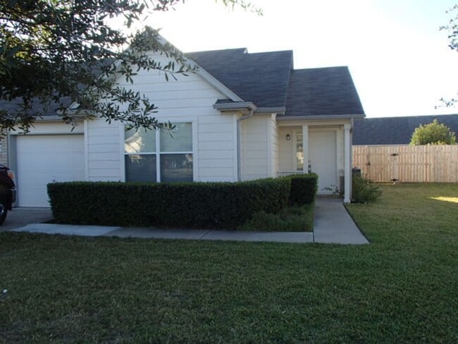 Building Photo - Charming 3BD/ 2BA Duplex For Lease